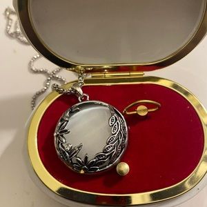 Silver toned Jewelry necklace